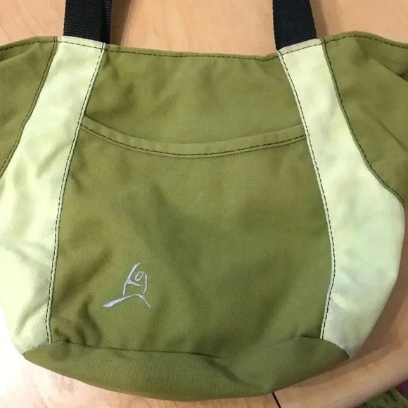 Overland Equipment shoulder bag.  Two toned green canvas with black strap - Picture 2 of 7